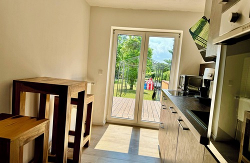 Werder House | High-quality vacation home near Potsdam, within walking distance of the water. Pet friendly!