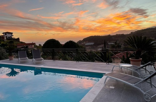 Bordighera House | High-quality villa with pool on idyllic plot with sea and mountain views)