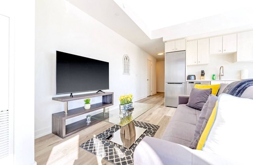Kitchener Apartment | High Rise 1BR Building with Gorgeous Views