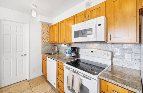 Waikiki Condo | High Rise Deluxe Ocean View Free Parking/Wifi in Waikiki 3106