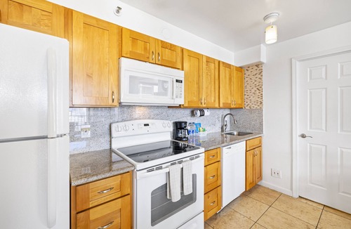 Waikiki Condo | High Rise Deluxe Ocean View Free Parking/Wifi in Waikiki 3204
