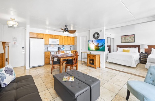 Waikiki Condo | High Rise Deluxe Ocean View Free Parking/Wifi in Waikiki 3204