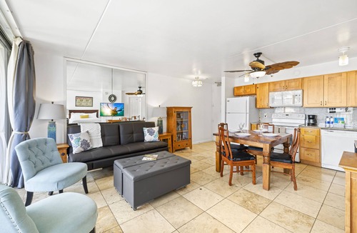 Waikiki Condo | High Rise Deluxe Ocean View Free Parking/Wifi in Waikiki 3204