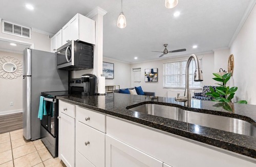 Downtown Atlanta Condo | High Rise Patio w/City View, In Heart of Downtown