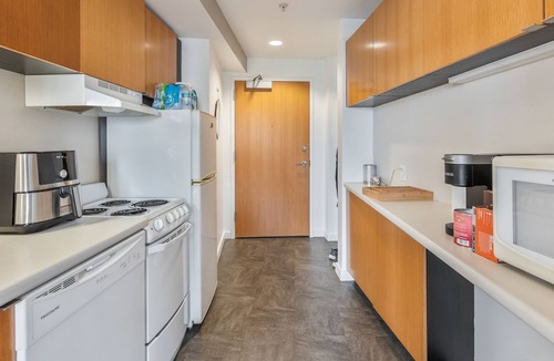 Court Avenue Entertainment District Apartment | High-rise studio within a historical building