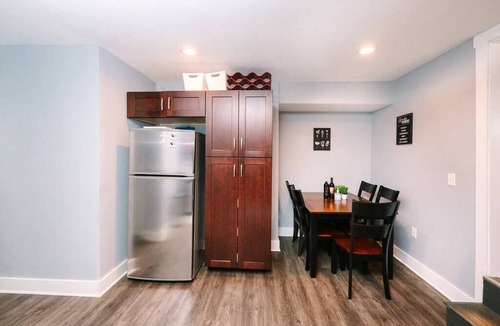 Manchester Apartment | High-Speed Internet - Parking - Washer & Dryer