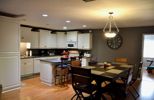 High Springs House | High Springs Hideaway – 4BR w/Pool & Bar Near Springs & UF Walk to Town