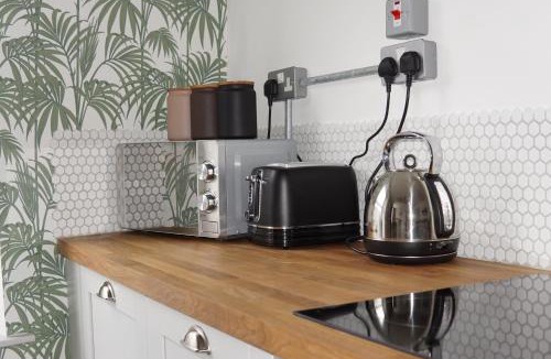 Bont Newydd Apartment | High St. Hideout
