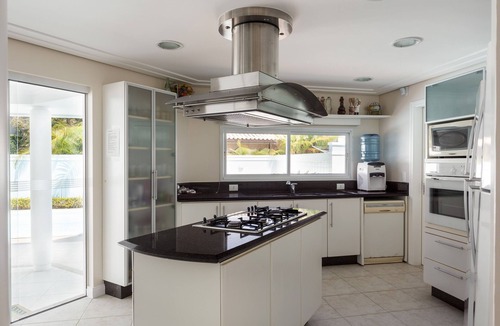 Jurere Internacional House | High Standard House in Jurerê Internacional - 4 Bedrooms - Pool - Barbecue
