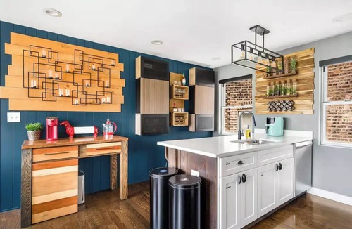 Heart of Chicago Condo | High-Style Oasis in Heart of Chicago + Free EV Charger!n