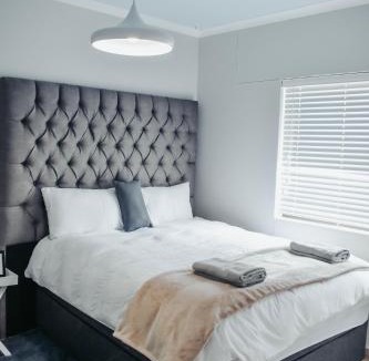 Long Beach Apartment | High tide complex