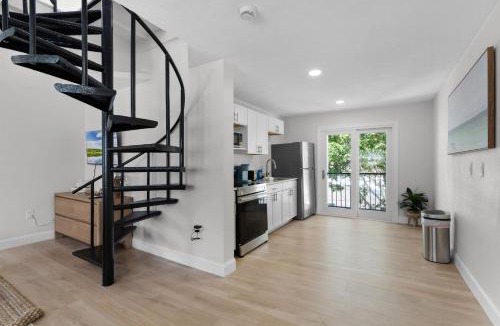 Parsuns To Cocoa Beach Apartment | High Tide Hideaway