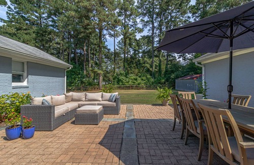 Irvington House | HIGH TIDE: Spacious Comfort Next to Tides Inn