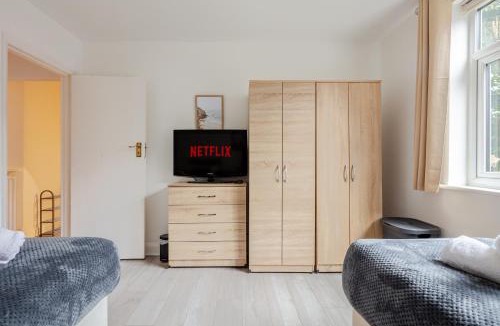 Whetstone Apartment | High Trees Place - 2 Bed Ground Floor Flat with free Parking