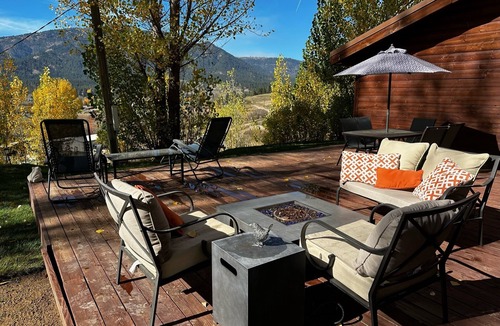 Garden Valley Cabin | Highest Rated Cabin in Garden Valley. Great View, Walk to town, Hike 87 Acres