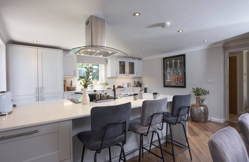 Camborne House | Highfield Barton - Hot tub, Free Wi-Fi