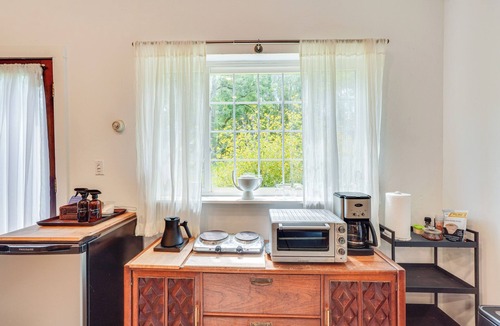 Highland Apartment | Highland 1850s Studio Barn on Sprawling 4.5 Acres!