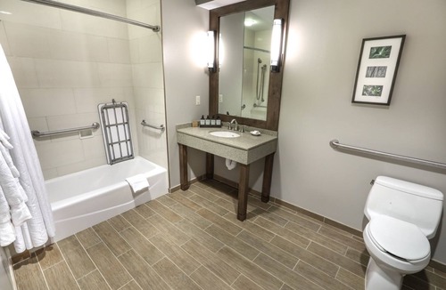 Fairfield Cabin | Highland Queen ADA | Accessible Room Near Slopes