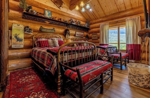 Wapiti House | Highland River Cabin-Custom Built New Log Cabin with Direct River Access