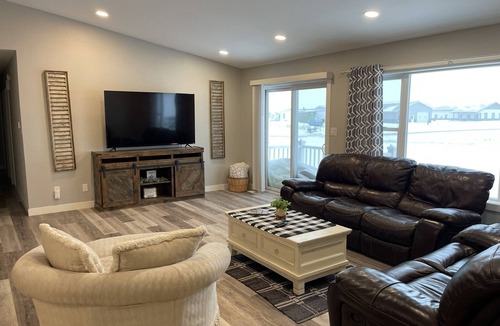 Devils Lake House | "Highlander" House 4 Bedroom, 3 Bath- Ackerman Valley