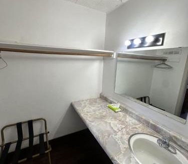 Williams House | Highlander Room 8 Private Room near Route 66