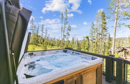 The Highlands House | Highlands Hideaway, Gorgeous Breckenridge Private Home with Private Hot Tub