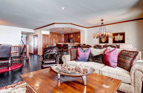 Highlands Townhomes Villa | Highlands Slopeside 219 - Chic Three Bedroom