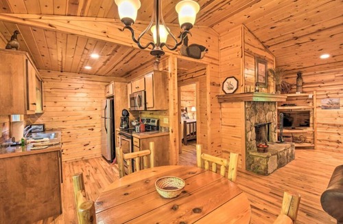 Helen Cabin | Highline 4 bdrm Cabin! Pool Table! Near Helen!