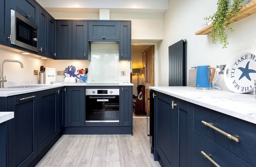 Hinderwell House | Highly appointed pet & family friendly cottage with private parking & garden.
