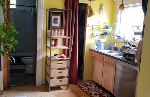 Columbia House | HIghly desireable close-in home in historic neighborhood, beautifully remodeled