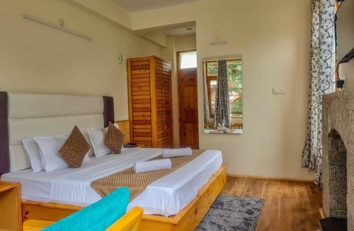 Manali Hotel | Highly rated and situated at beautiful location