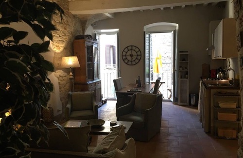 Todi Apartment | Highly Rated - Stylish, self-contained apartment in central Todi