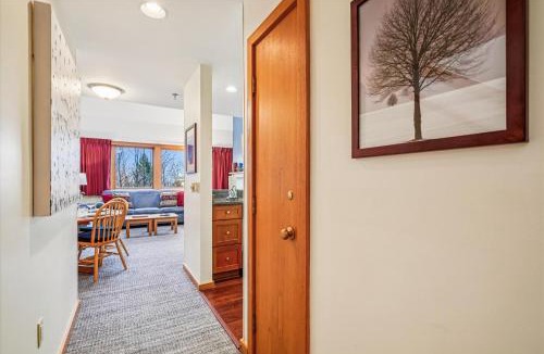 Killington House | Highridge E10 Cozy One Bedroom Loft with Fireplace and Pool Access