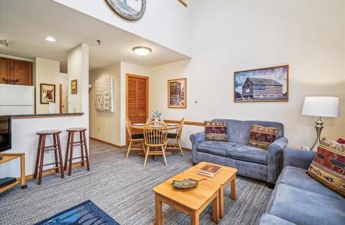 Killington House | Highridge E10 Cozy One Bedroom Loft with Fireplace and Pool Access
