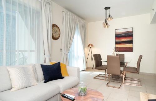 Downtown Dubai Apartment | HiGuests - Dazzling Apt With Panoramic View Near Burj Khalifa