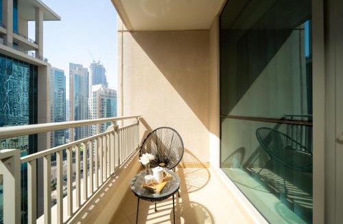 Downtown Dubai Apartment | HiGuests - Dazzling Apt With Panoramic View Near Burj Khalifa
