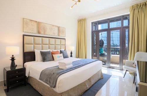 Downtown Dubai Apartment | HiGuests - Glamorous Apt With Partial Views of Burj Khalifa