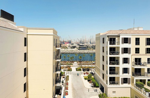 Jumeira 1 Apartment | HiGuests - La Rive Classy 2BR & Balcony