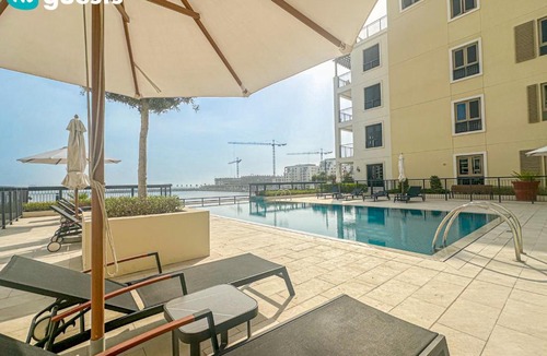 Dubai Apartment | HiGuests - Lavish 2BR Apt with Private Beach Access