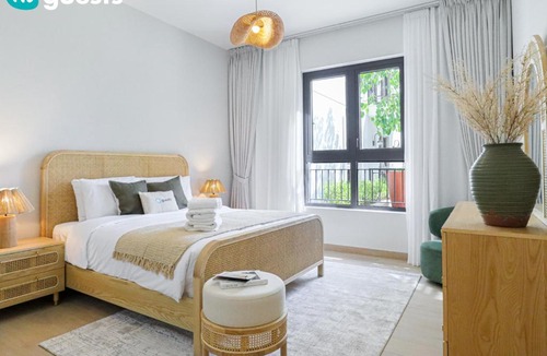 Dubai Apartment | HiGuests - Lavish 2BR Apt with Private Beach Access
