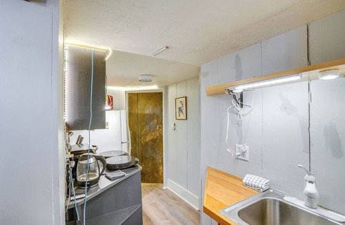 South Lee Apartment | Hike, Fish & Ski: Riverside Barn Loft in Lee