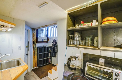 South Lee Apartment | Hike, Fish & Ski: Riverside Barn Loft in Lee
