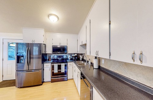 Pierce County House | Hike, Golf & Fish: Outdoorsy Retereat Near Tacoma