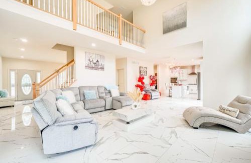 Jonas House | Hike, Sip & Ski: Spacious Poconos Home