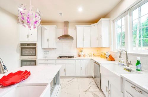 Jonas House | Hike, Sip & Ski: Spacious Poconos Home