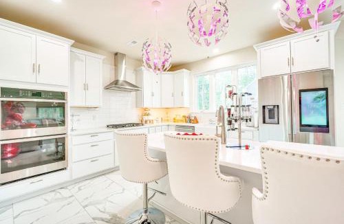 Jonas House | Hike, Sip & Ski: Spacious Poconos Home