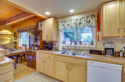 Gold Bar Cabin | Hike, Ski & Explore! ‘Owl’s Nest’ Gold Bar Cabin