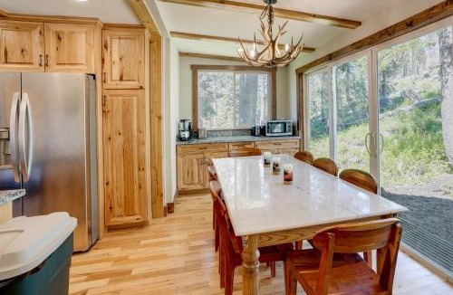Echo Lake House | Hike, Ski & Explore! Spacious Home in Twin Bridges