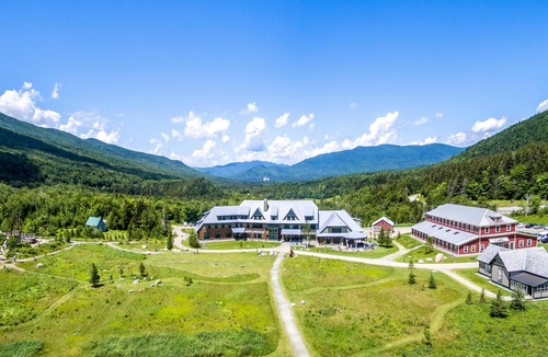 Carroll Condo | Hike & Ski Haven in Bretton Woods, Onsite Trailhead Access, Full Breakfast