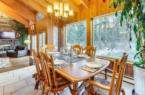 Spenard House | Hike, Ski & Soak! Spacious Anchorage Getaway